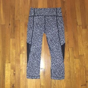 Black and White Lululemon Leggings Size 6